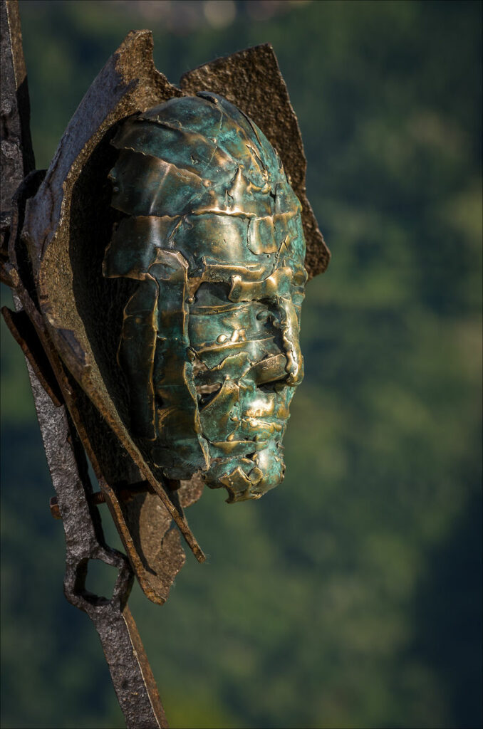 Sculpture en bronze et acier Masque