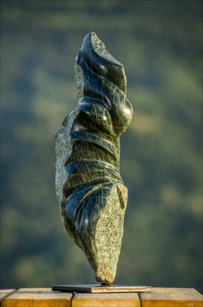 Sculpture en pierre (serpentine) Abstrait