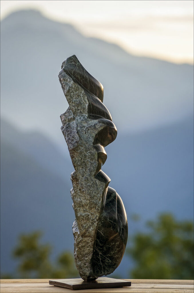 Sculpture en pierre (serpentine) Abstrait